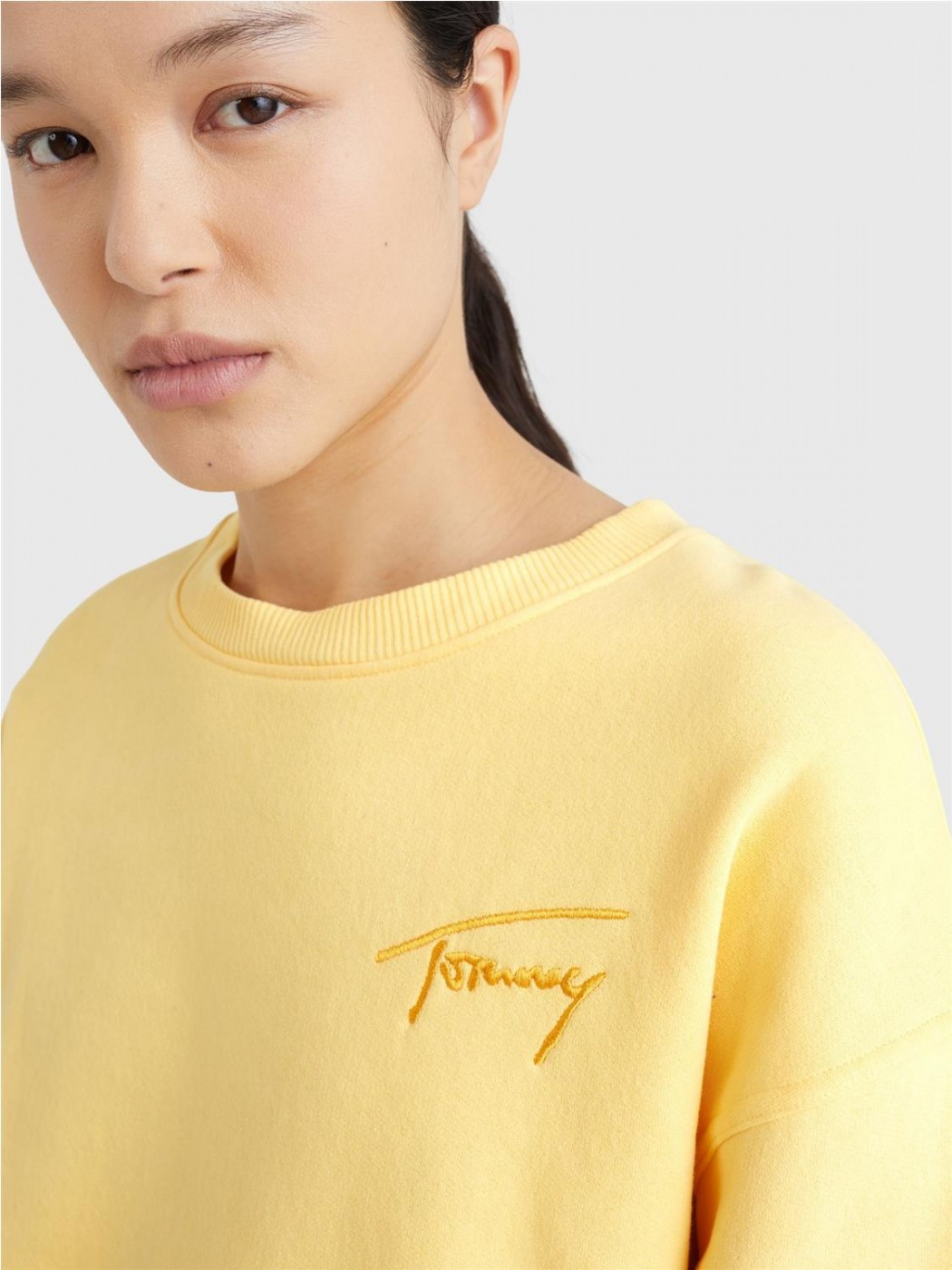 SUDADERA TOMMY JEANS MUJER AMARILLA TJW CROP SIGNATURE CREW