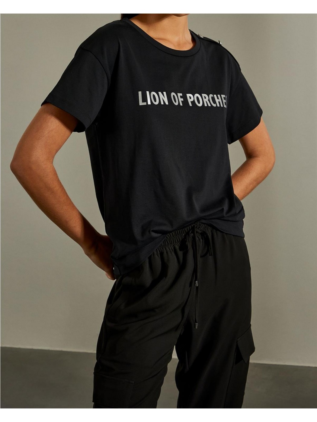 CAMISETA LION OF PORCHES...