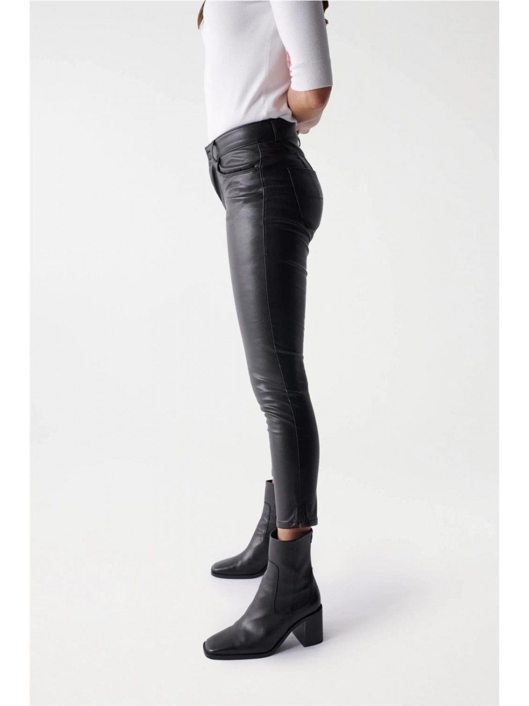 PANTALON EFECTO PIEL SALSA... 2