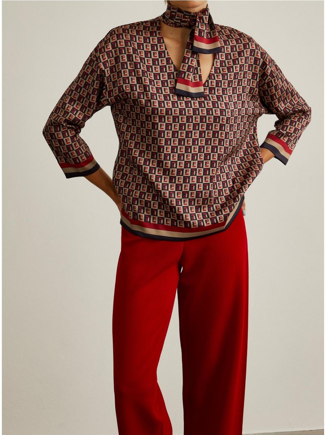 BLUSA LAZO LION OF PORCHES...